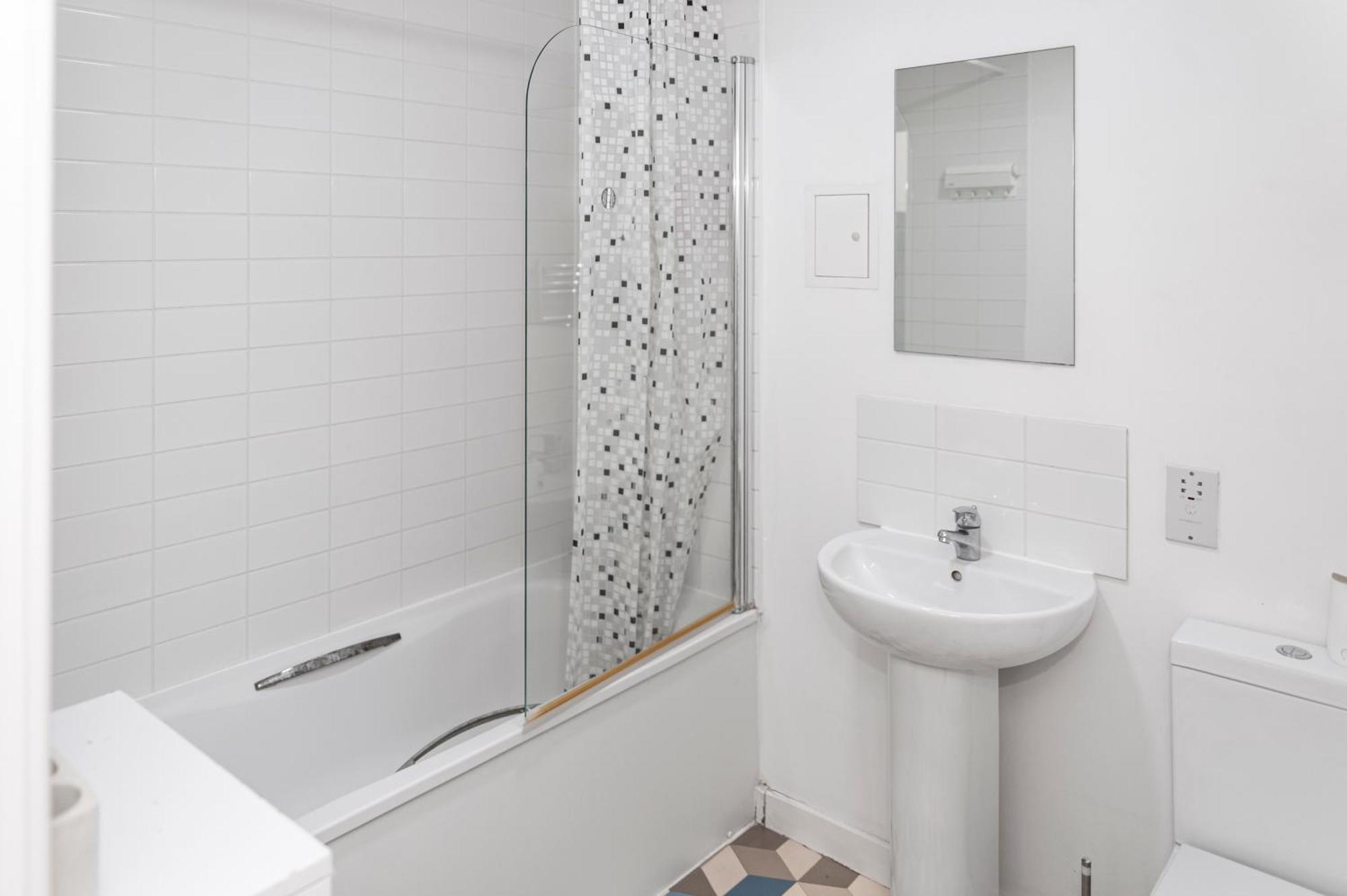 Apartment Comfy 5 Min Walk To Barking Station