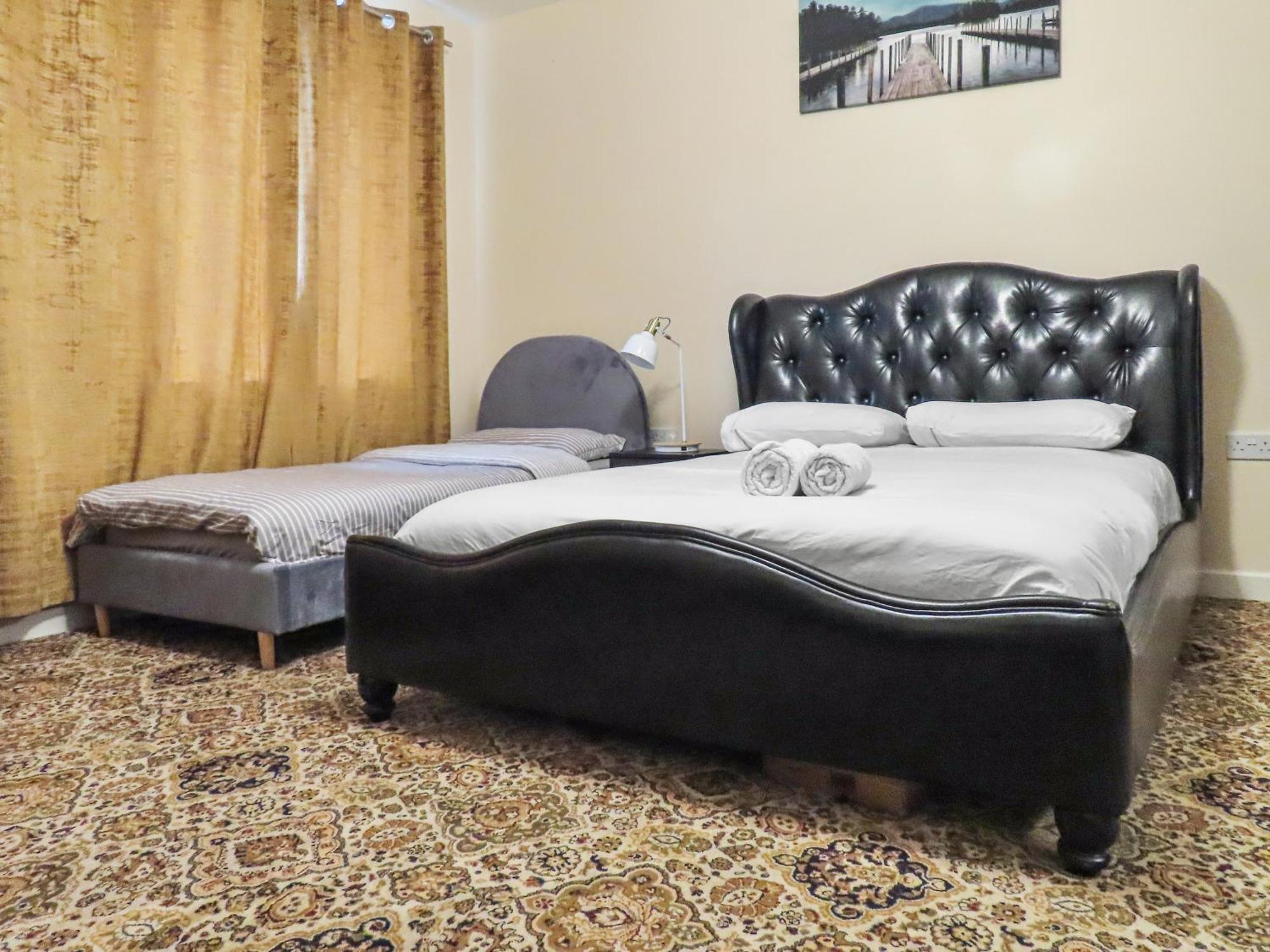 Comfy 5 Min Walk To Barking Station Apartment *